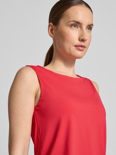 Kobiece modelka ma na sobie Top mit Rundhalsausschnitt od Christian Berg Woman Selection, elastyczna tkanina, prosty krój, zbliżenie górnej części ciała
