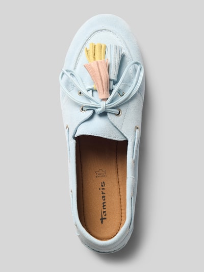 Produktfoto, Loafer aus echtem Rindsleder von Tamaris in Wildleder-Optik, hellblau, runde Spitze, flacher Absatz, bunte Quasten, Anti-Slide-Sohle