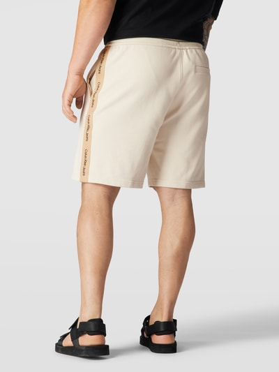 Calvin Klein Jeans Plus PLUS SIZE Sweatshorts mit Galonstreifen Offwhite 5