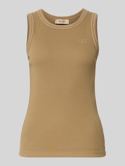 Produktfoto, Tanktop mit Logo-Stitching Modell 'Ara' von MOS MOSH aus beigefarbenem Feinripp, körpernah geschnitten, Baumwoll-Mix mit Stretch, sichtbare Kontrastnähte, Rundhalsausschnitt