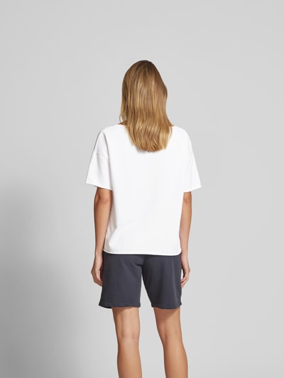 Juvia Oversized T-Shirt mit U-Boot-Ausschnitt Weiss 5