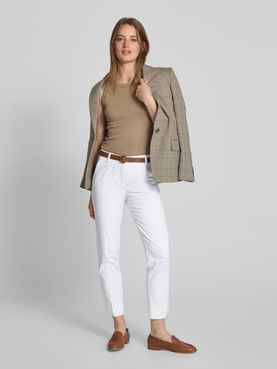Cambio Spodnie materiałowe o kroju skinny fit w kant model ‘STELLA’ Złamany biały 1