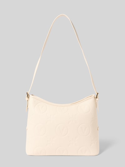 Produktfoto, cremefarbene Hobo Bag mit Label-Details Modell 'SAMBA' von VALENTINO BAGS, sichtbare Textur, goldfarbene Details, neutraler Hintergrund. Damen Hobo Bag mit Hauptfach, Reißverschluss, verstellbarem Schultergurt und Innenfach, Maße: 29x22x12 cm, Schulterriemen 81 cm.