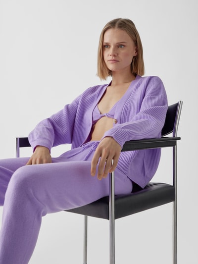 LouLou Studio Strickjacke aus Kaschmir Lavendel 3