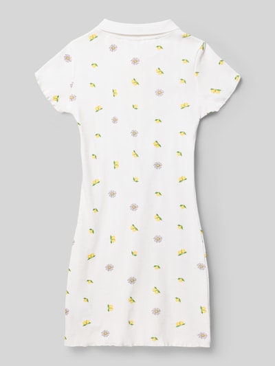 Mädchen trägt Slim Fit Kleid mit Polokragen von Guess aus reiner Baumwolle, floraler Allover-Print, kurzärmelig, Ganzkörperansicht Rückansicht