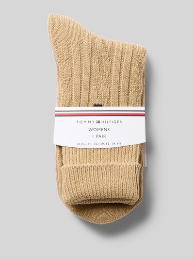 Produktfoto, Socken mit Logo-Detail von Tommy Hilfiger, beige unifarben, Rippstrick mit Zopfmuster, strukturierte Strickoptik
