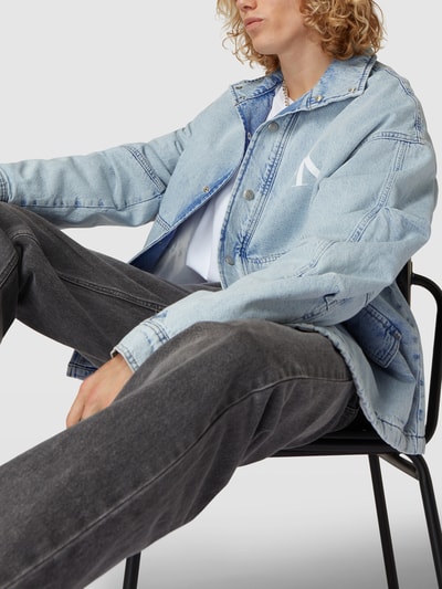 Calvin Klein Jeans Kurtka jeansowa o kroju oversized z nadrukiem z logo Jeansowy niebieski 3