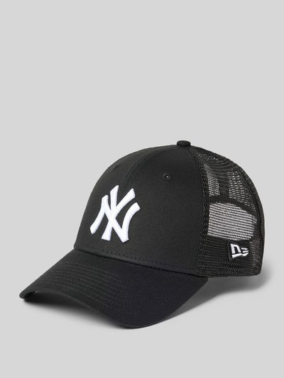 Produktfoto, czarna Trucker Cap mit Stitching Modell 'HOMEFIELD 9FORTY®' von New Era, bawełna, sztywny daszek, logo New York Yankees, tekstura siateczki
