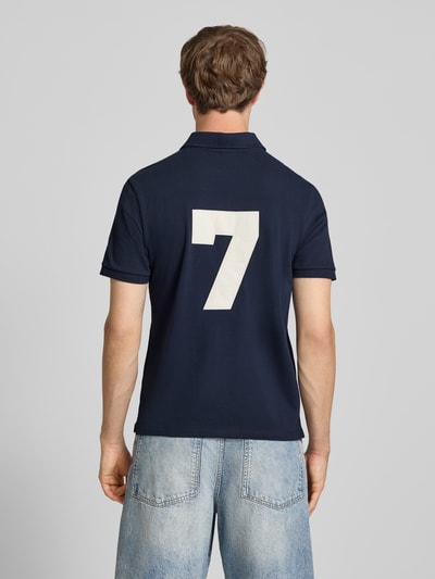 REVIEW Regular Fit Poloshirt mit Logo-Stitching Marine 5