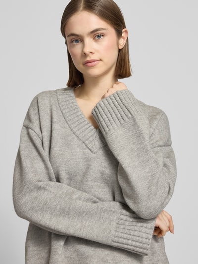 Gina Tricot Relaxed fit Pullover in tricotlook met V-hals Middengrijs gemêleerd - 3