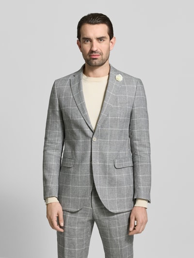 Mannenmodel draagt Slim Fit Pak met 2-knoops colbert Model 'Paul/Paco' van CG - Club of Gents van linnenmix met viscose, grijs ruitpatroon, reverskraag, klepzakken, pantalon met persplooien en steekzakken, bandwijdte maat 50: 45 cm, ruglengte: 76 cm, schouderbreedte: 42 cm, mouwlengte: 65 cm, binnenbeenlengte: 81 cm. Volledig beeld van voren.