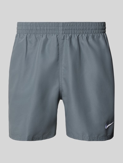 Produktfoto, Badeshorts mit Logo-Stitching und Eingrifftaschen von Nike in Grau, Herren Badeshorts im Relaxed-Fit mit elastischem Bund.