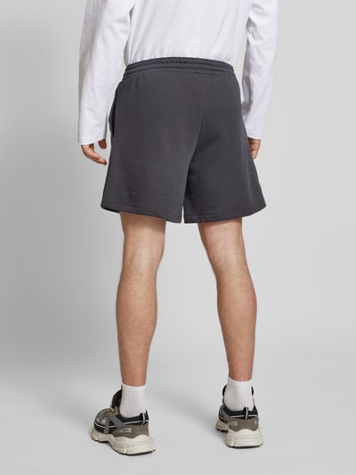 CHAMPION Relaxed fit sweatshorts met logobadge, model 'Sustainable' Antraciet - 5