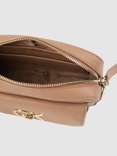 CK Calvin Klein Camera Bag in Leder-Optik   Camel 4