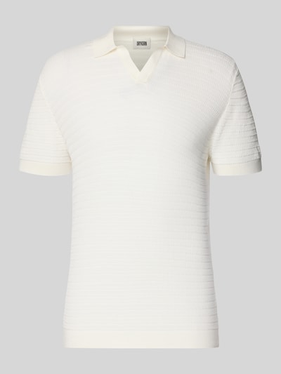 Produktfoto, Slim Fit Strick-Poloshirt mit Strukturmuster Modell 'BRAIAN' von Drykorn aus Reine Baumwolle in Weiß, V-Ausschnitt, Strukturmuster, Rückenlänge bei Größe M 71 cm.