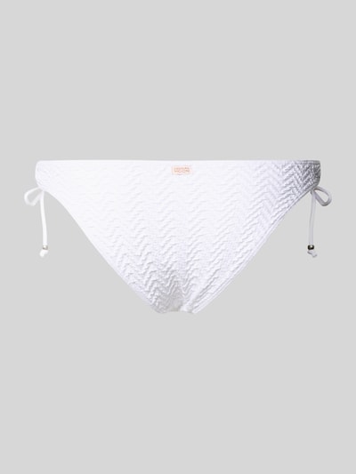 Produktfoto, weiße Slim Fit Bikini-Hose mit Strukturmuster, elastischer Mix, Modell 'Jada' von Banana Moon, vor grauem Hintergrund