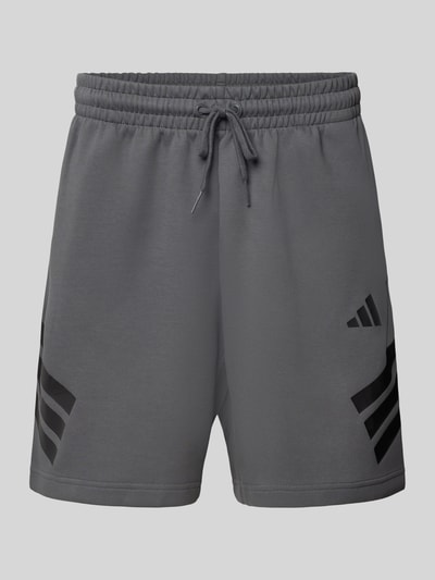 Produktfoto, Regular Fit Sweatshorts mit Baumwoll-Anteil von adidas Sportswear in Grau, Optik: Unifarben, Logo-Print, Bundabschluss: elastisch mit Tunnelzug, seitliche Eingrifftaschen, Materialverarbeitung: Sweat