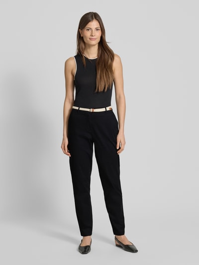 Christian Berg Woman Casual Fit Chino mit Gürtel Black 1