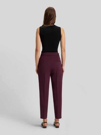 BOSS Spodnie o kroju regular fit z zapięciem na pasek Bordowy 5