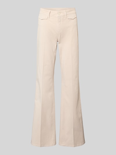 Produktfoto, Flared Fit Jeans mit Pattentaschen Modell 'Fabienne' von Cambio, Damen Jeans aus elastischem Baumwoll-Mix, Beige, sichtbare Pattentaschen, Knopf- und Reißverschluss, Produkt zeigt glatte, leicht strukturierte Oberfläche, Größenangaben: Bundweite 44 cm, Innenbeinlänge 81 cm.