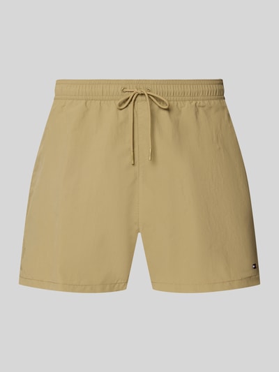 Produktfoto, Regular Fit Badehose mit Logo Stitching von Tommy Hilfiger, Optik: Unifarben, Passform: Regular Fit, Bundabschluss: Tunnelzug, seitliche Eingrifftaschen vorne, aufgesetzte Tasche hinten.