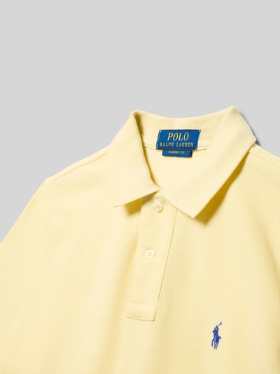 Productfoto, Regular Fit Poloshirt aus reiner Baumwolle van Polo Ralph Lauren Teens in effen geel piqué met logostitching, 2-knoopsluiting, korte mouw, geribde mouwboord, split in rompzoom, puur katoen.