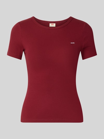 Produktfoto, Slim Fit T-Shirt aus Baumwoll-Mix Modell 'HAYES' von Levi's®, Damen T-Shirt in Dunkelrot mit feiner Struktur vor grauem Hintergrund.