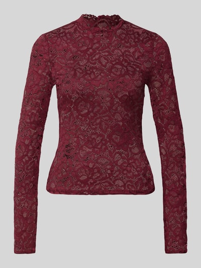 Produktfoto, Slim Fit Longsleeve aus floraler Spitze Modell 'Lacey' von YAS in dunklem Rot, elastischer Material-Mix, semitransparentes Design, Stehkragen, Rückenlänge 57 cm bei Größe S
