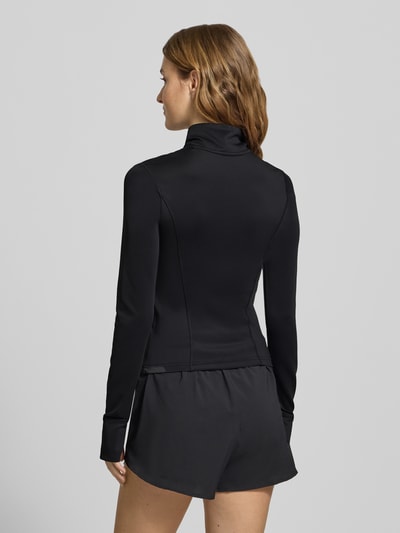Frauenmodel trägt Slim Fit Jacke mit Stehkragen von adidas Sportswear, Schwarz, elastischer Material-Mix, Rückenansicht, Ganzkörperansicht.