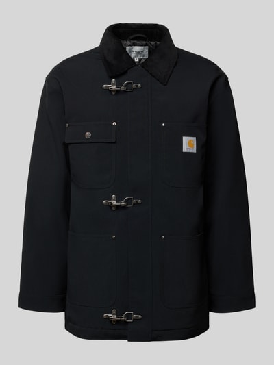 Produktfoto, Oversized Jacke mit Logo-Patch Modell 'Adair' von Carhartt Work In Progress in Schwarz mit Cord-Besatz, Umlegekragen, Verschlussschnallen, aufgesetzte Taschen, strukturierte Oberfläche