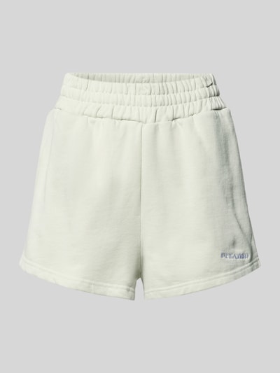 Produktfoto, High Waist Sweatshorts mit Logo-Stitching Modell 'WILUNA' von Pegador aus Baumwoll-Mix, helle Farbe, elastischer Bund, Bundweite Größe S 38 cm