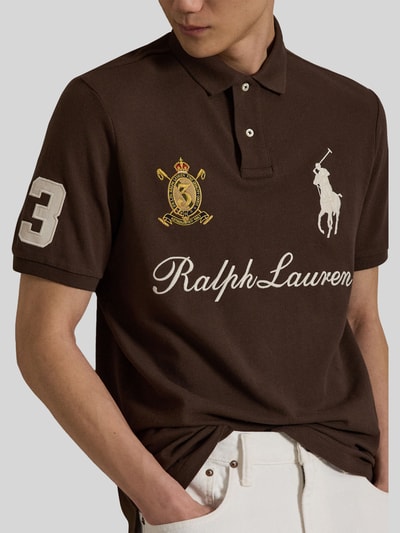 Polo Ralph Lauren Koszulka polo o kroju regular fit z czystej bawełny z naszywkami i haftami Średniobrązowy 3