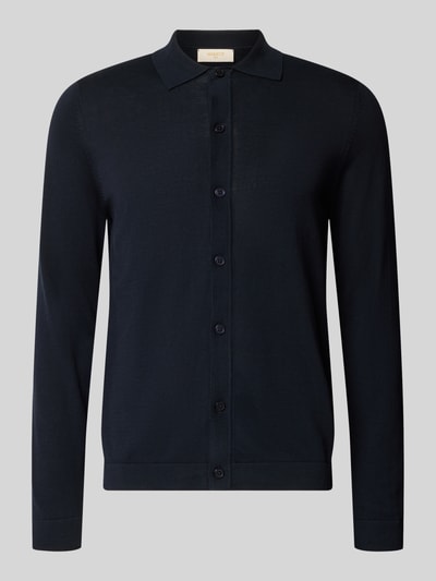 Produktfoto, Strickjacke mit Polokragen Modell 'CAMICIA IN MAGLIA' von MARKUP in dunklem Blau, Slim Fit, reine Baumwolle, feine Textur, Knopfleiste, vor grauem Hintergrund.