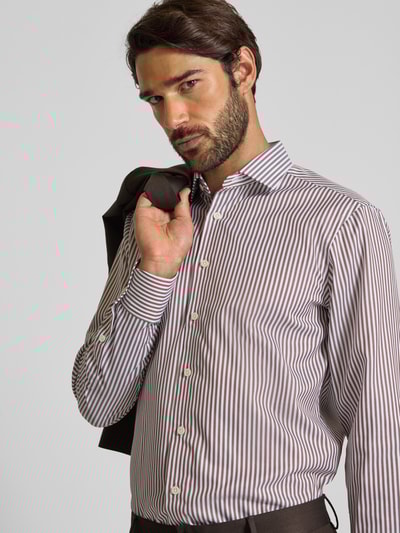 OLYMP SIGNATURE SLIM FIT Koszula casualowa o kroju slim fit z kołnierzykiem typu kent model ‘Namur’ Średniobrązowy 3