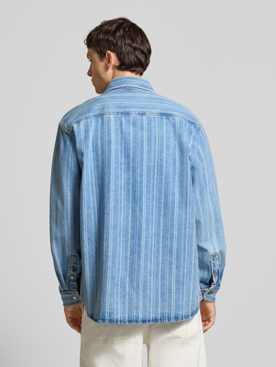 Carhartt Work In Progress Relaxed fit jeansoverhemd met borstzak, model 'Rylan' Jeansblauw - 5