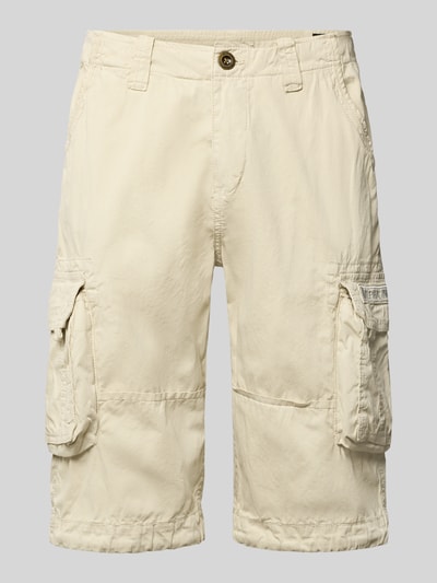 Produktfoto, Bermudas mit Pattentaschen und Logo-Stitching von Alpha Industries aus bawełna, krój straight fit, szerokość w rozmiarze 32: 44 cm, długość wewnętrzna nogawki w rozmiarze 32: 33 cm, beżowy kolor, faktura gładka z widocznymi haftami i dużymi kieszeniami z patką