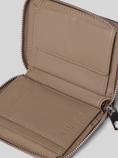 LIEBESKIND BERLIN Portemonnaie mit Label-Detail Modell 'Conny' Taupe 3