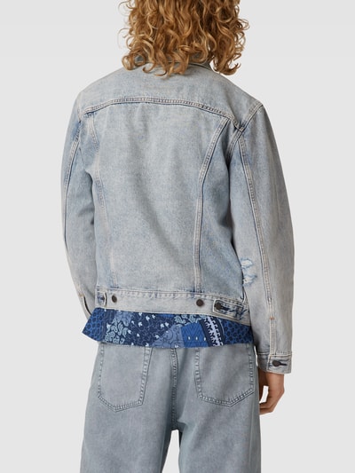 Levi's® Kurtka jeansowa z ozdobnym obszyciem model ‘THE TRUCKER JACKET’ Jeansowy niebieski 5