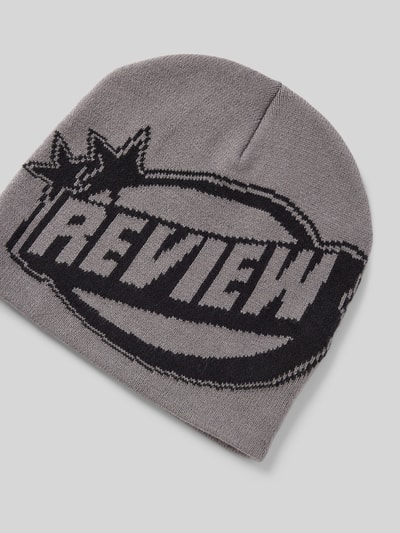 REVIEW Beanie mit Label-Print Dunkelgrau 2