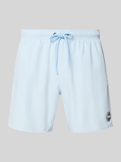 Produktfoto, jasnoniebieska tkanina, prosta forma, elastyczny pas z troczkiem, detal z logo, Badehose mit elastischem Bund Modell 'Solid' od Colmar Originals