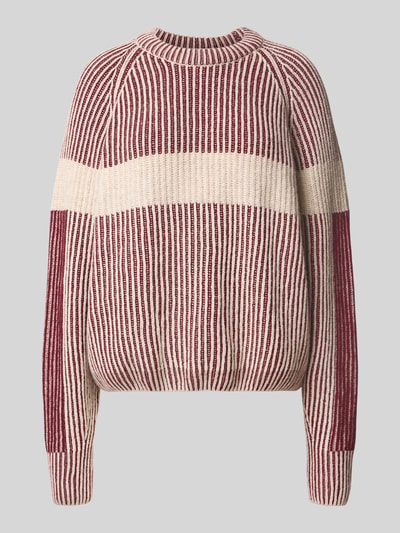 Produktfoto, gestreifter Loose Fit Pullover aus Woll-Mix Modell 'RIB ARTWORK KNIT' von ARMEDANGELS in Creme und Bordeaux, Damen Pullover