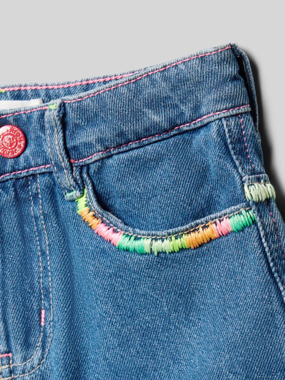 Produktfoto, Bermudas im 5-Pocket-Design von BILLIEBLUSH in Blau mit bunten Details, reine Baumwolle, sichtbare Textur, Detailaufnahme