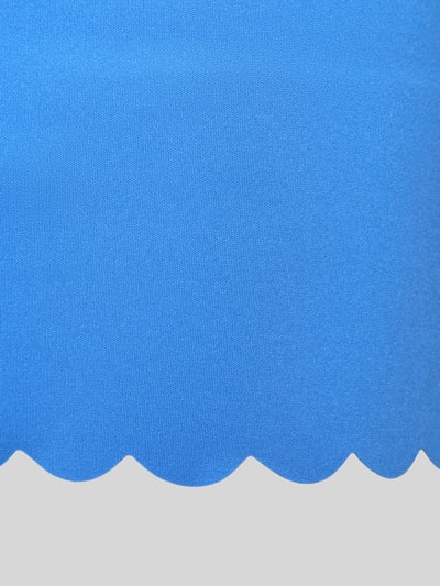 Produktfoto, Unterhemd mit Muschelsaum Modell 'SENSATION' von Skiny, glattes blaues Material, feine Struktur, Muschelsaum-Abschluss