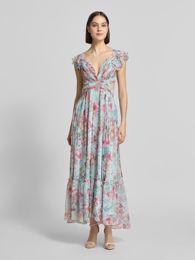 Kobiece model prezentuje Regular Fit Maxikleid mit floralem Allover-Print von ADLYSH, pastelowe odcienie, taliowany krój, wycięcie, krótkie rękawy z falbanami, wiązanie, plisy, długość tyłu w rozmiarze S 116 cm, szerokość w rozmiarze S 34 cm, nadruk na całej powierzchni, widok całej sylwetki z przodu.