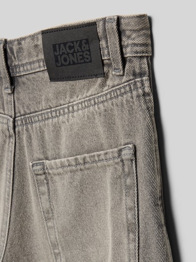 Produktfoto, Loose Fit Jeansshorts mit Eingrifftaschen Modell 'TONY' von Jack & Jones aus reiner Baumwolle in Grau, sichtbare Textur, Detailaufnahme, für kinder