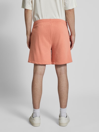 CHAMPION Relaxed fit sweatshorts met logobadge, model 'Sustainable' Abrikoos - 5