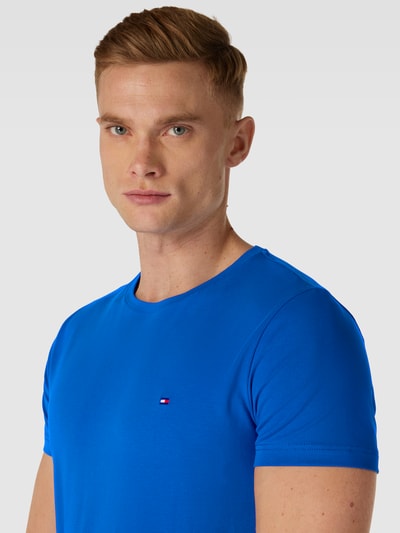 Tommy Hilfiger T-shirt z detalem z logo Królewski niebieski 3