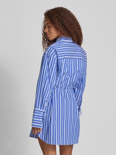 EDITED Sukienka koszulowa z kieszenią na piersi model ‘Deloris’ Niebieski 5