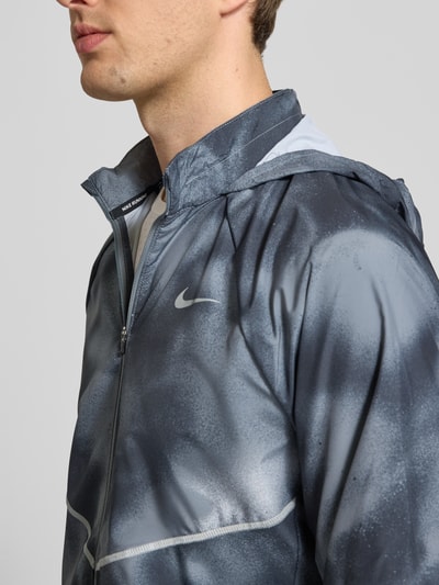 Nike Training kurtka treningowa o kroju regular fit z nadrukiem z logo model 'MILER' Czarny 3