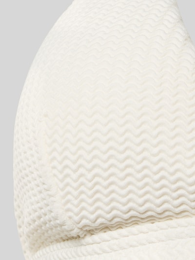 Produktfoto, Bikini-Oberteil mit Strukturmuster von Marc O'Polo in Creme, Optik: Unifarben, gefüttert, Detailansicht Textur, Label-Applikation